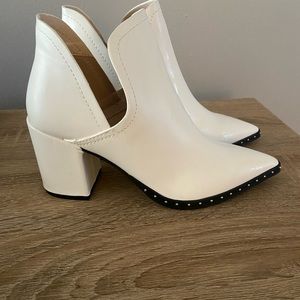 White Quipid booties